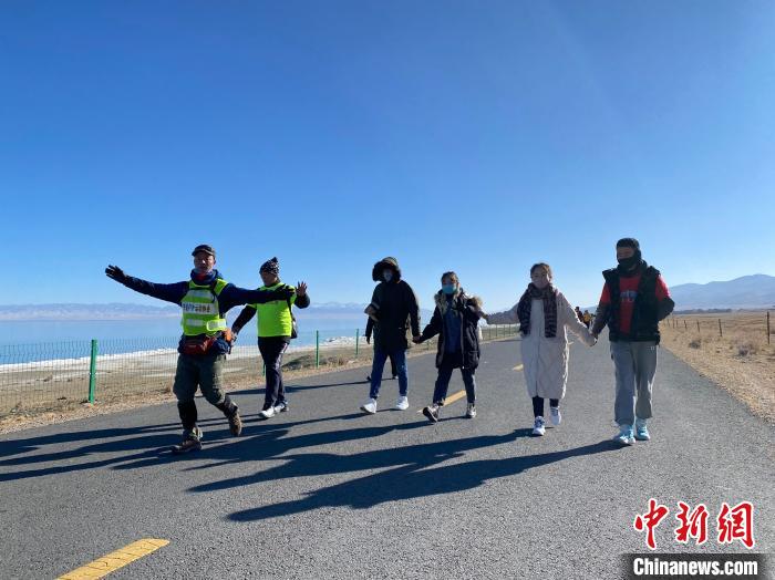 圖為徒步現(xiàn)場(chǎng)?！±罱瓕?攝