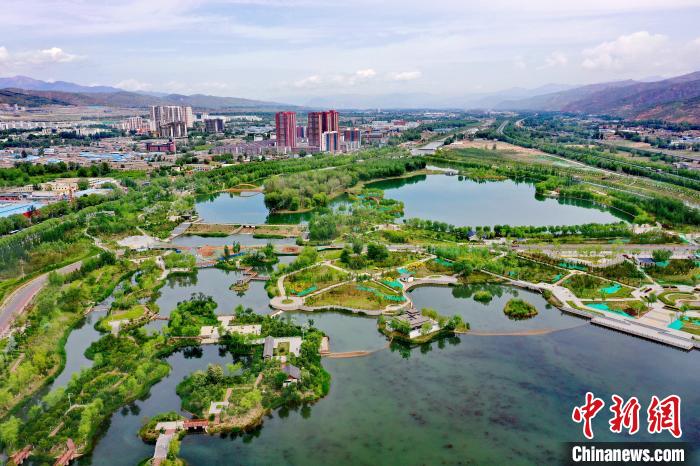 西北城市西寧立生態(tài)文明高地新典范：“一城山水、百園千姿”