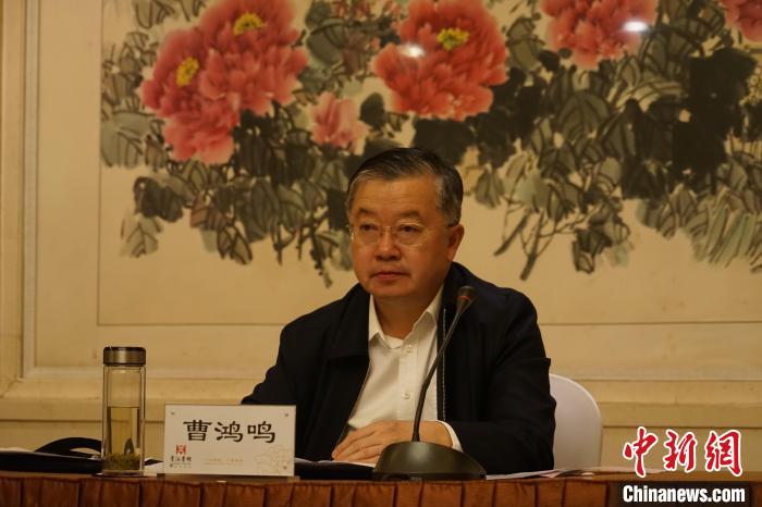 圖為全國人大常委會委員、全國人大華僑委員會副主任委員、致公黨中央副主席曹鴻鳴講話?！∨擞隄?攝