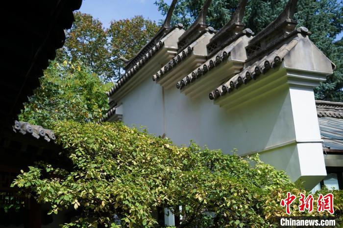 圖為西寧園林植物園內(nèi)的蘇式風(fēng)格建筑?！●R銘言 攝