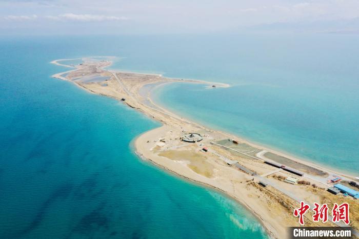 圖為青海湖?！±罱瓕?攝