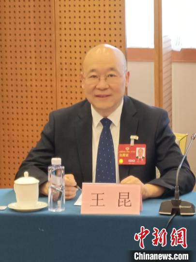 圖為全國(guó)政協(xié)委員，農(nóng)工黨青海省委會(huì)主委王昆?！∈茉L(fǎng)者供圖