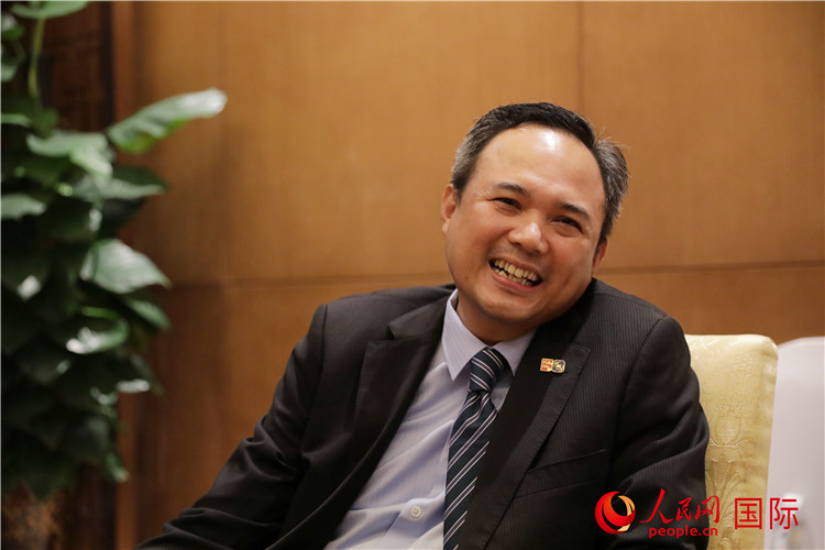 馬來西亞駐南寧總領事館總領事阿哈默·法蒂爾·伊斯邁爾在2024中國-東盟教育交流周期間接受人民網(wǎng)專訪。人民網(wǎng) 王婧攝