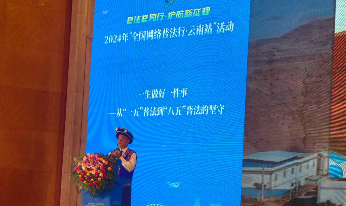 李學平分享普法的故事。人民網(wǎng)記者 孝金波攝