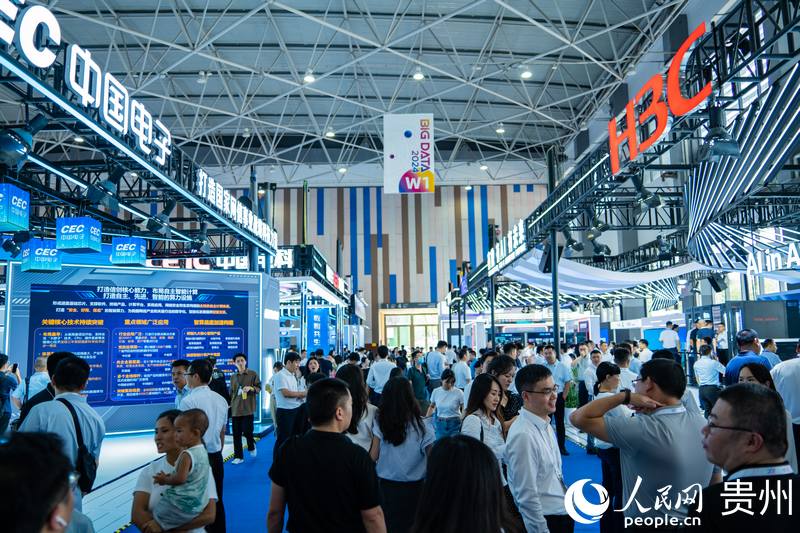 3、2024數(shù)博會共吸引400余家展商參展。人民網(wǎng) 陽茜攝.jpg