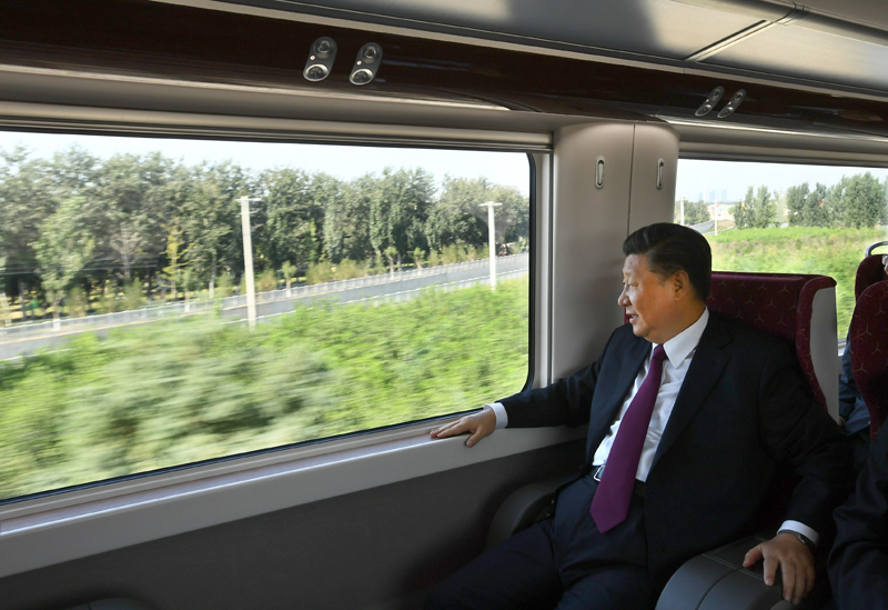 2019年9月25日，習(xí)近平總書記乘坐軌道列車前往北京大興國際機(jī)場。