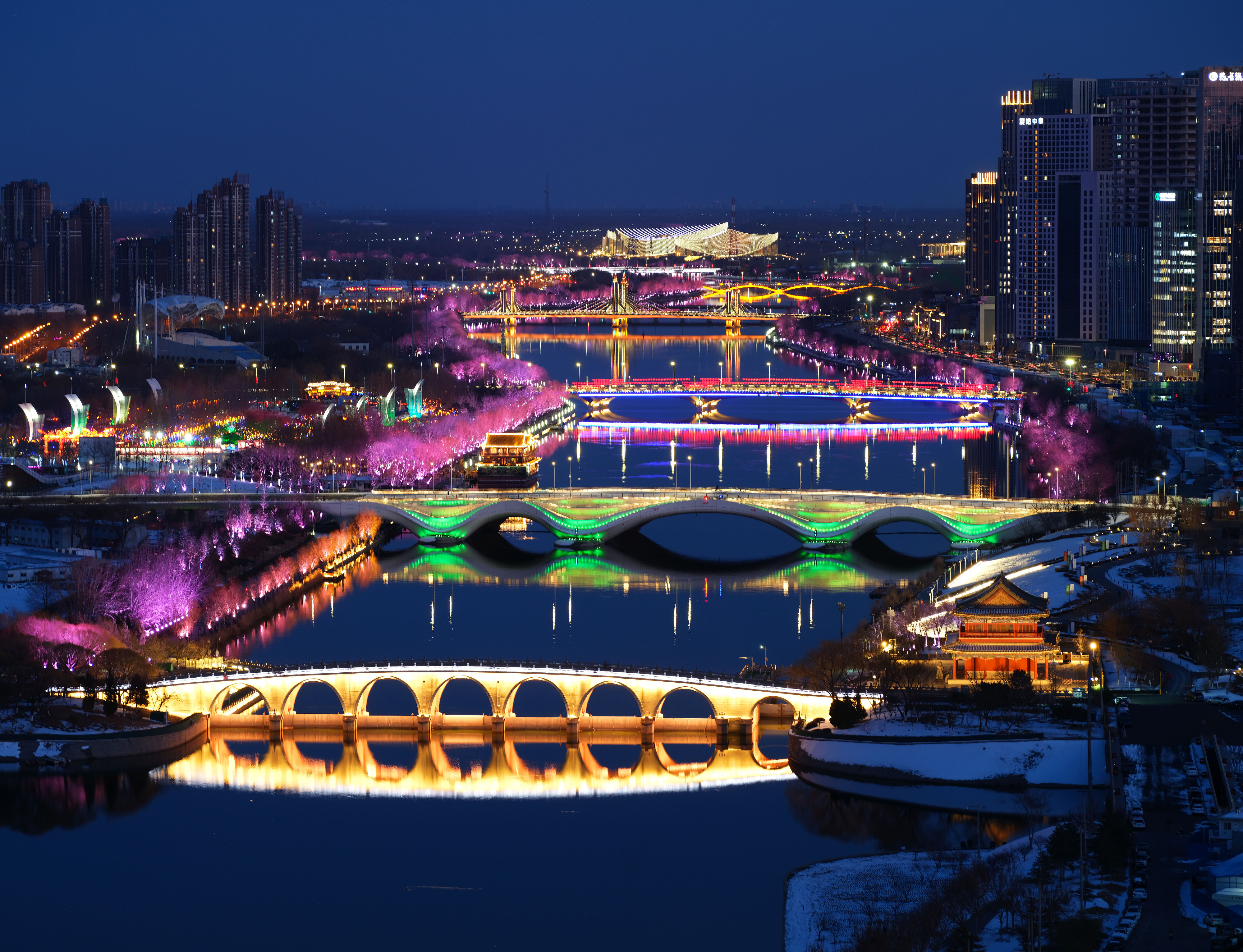 2024年2月22日，京杭大運河北京通州段夜景。