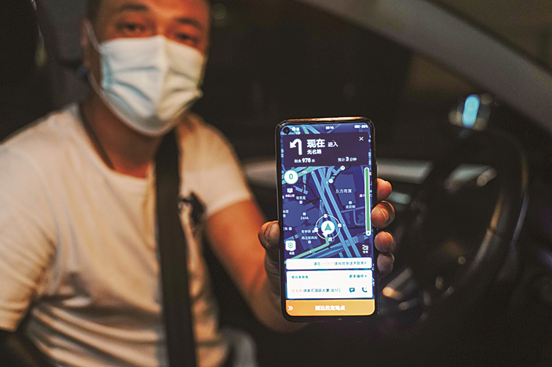 2022年6月1日凌晨，網(wǎng)約車司機(jī)黃興展示他當(dāng)天接到的第一單。
