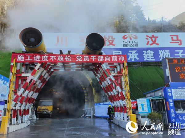 獅子坪隧道口。郭瑩 攝