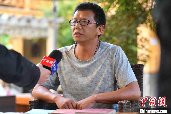 圖為和澗秋接受記者采訪。　劉冉陽(yáng) 攝
