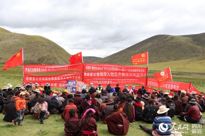 草地上宣講。巴登攝
