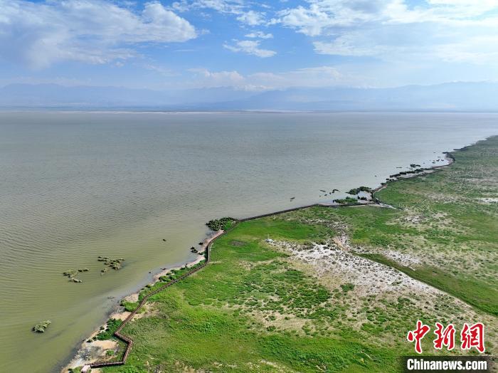 圖為航拍都蘭湖國(guó)家濕地公園?！∑钤鲚?攝