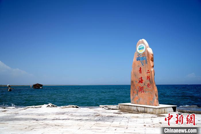 圖為青海湖景區(qū)一角?！O睿 攝