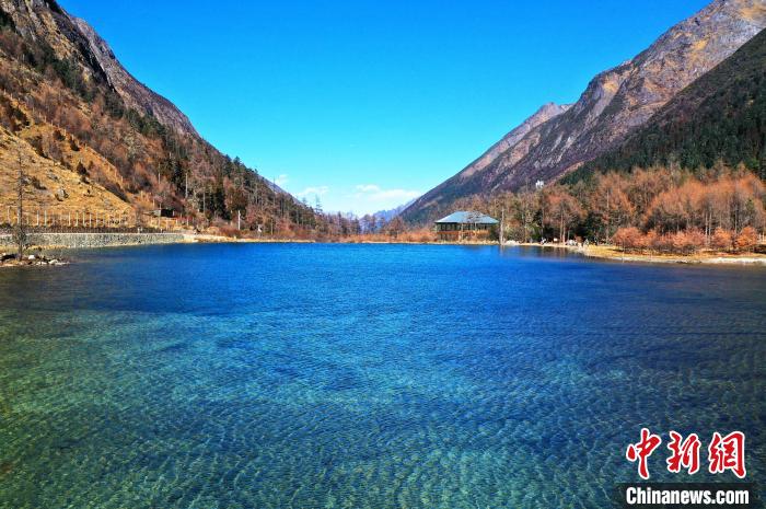 畢棚溝景區(qū)風(fēng)光。　安源 攝