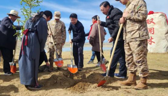保護(hù)黃河干支流域生態(tài)，軍地共建“雙擁林”防護(hù)帶。四川省退役軍人事務(wù)廳供圖