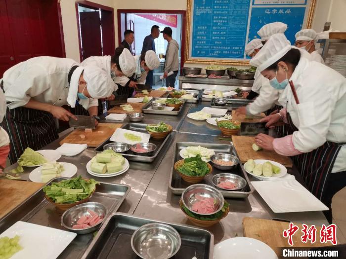 拉薩聚焦高校畢業(yè)生、農(nóng)牧民就業(yè)任務(wù)指標(biāo)均超額完成