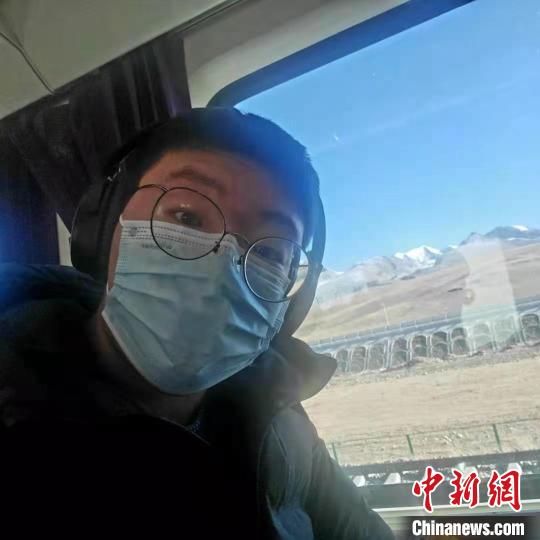 1月8日在西藏那曲開往拉薩火車上?！∈茉L者供圖 攝
