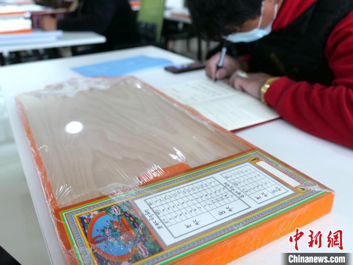 圖為天文歷算計算工具?！≈x牧 攝