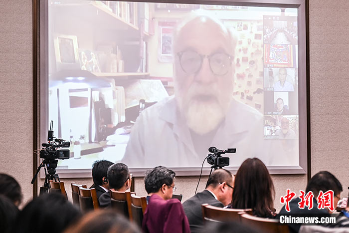 5月16日，由中國社會科學(xué)院西藏智庫、中國社會科學(xué)院民族學(xué)與人類學(xué)研究所主辦的第五屆西藏智庫國際論壇在北京舉行。美國紐約州立大學(xué)教授譚·戈倫夫在主旨演講中表示，自20世紀80年代以來，西方學(xué)者對西藏研究的范圍逐漸擴大，但西藏的語言和宗教仍然是最吸引西方學(xué)者的研究領(lǐng)域。 <a target='_blank' ><p  align=