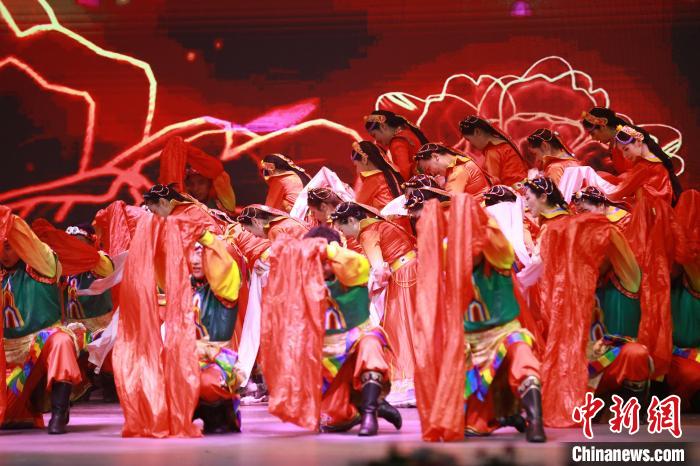 圖為農(nóng)行西藏分行演出現(xiàn)場?！∞r(nóng)行西藏分行 供圖