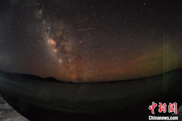 錯鄂湖星空璀璨，一顆流星劃過?！?lt;a target='_blank' ></p><p  align=