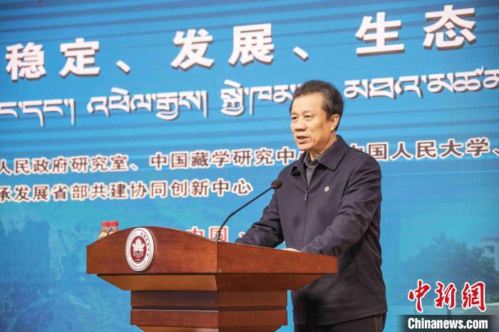 圖為西藏民族大學(xué)黨委書記、副校長劉凱在開幕式上致辭?！钪覍?攝