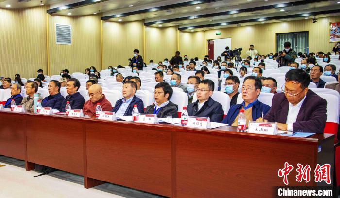 圖為與會專家學(xué)者聽會?！钪覍?攝