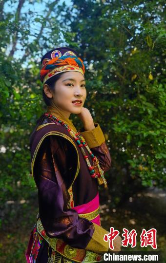 圖為國家級(jí)非遺項(xiàng)目——林芝工布藏族服飾?！±盍?攝