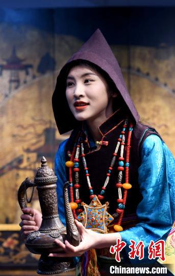 圖為西藏自治區(qū)級(jí)非遺項(xiàng)目——山南浪卡子縣的羊卓服飾?！±盍?攝