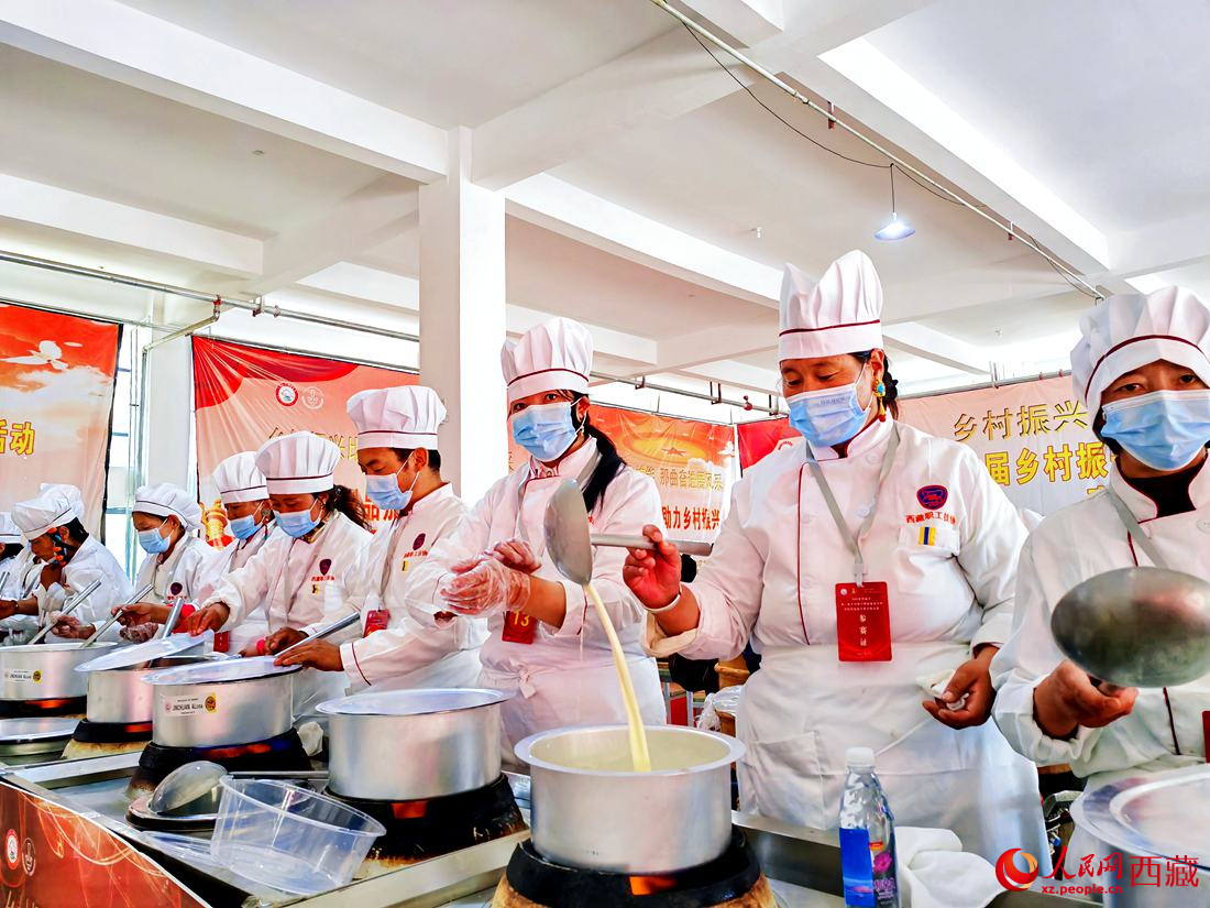 廚藝比拼。人民網(wǎng) 李海霞攝