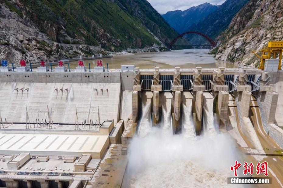 資料圖為2021年8月7日，西藏山南雅魯藏布江上的藏木水電站。（無人機(jī)畫面） <a target='_blank' href='/'><p  align=