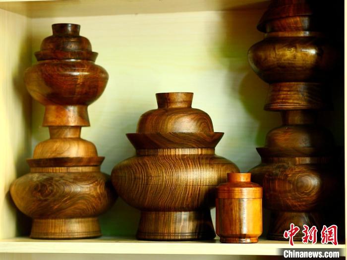 圖為各種木碗成品?！?鄧巴 　攝