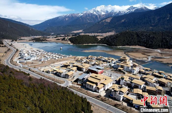 2月17日，西藏林芝魯朗小鎮(zhèn)。(無人機照片) 李林 攝