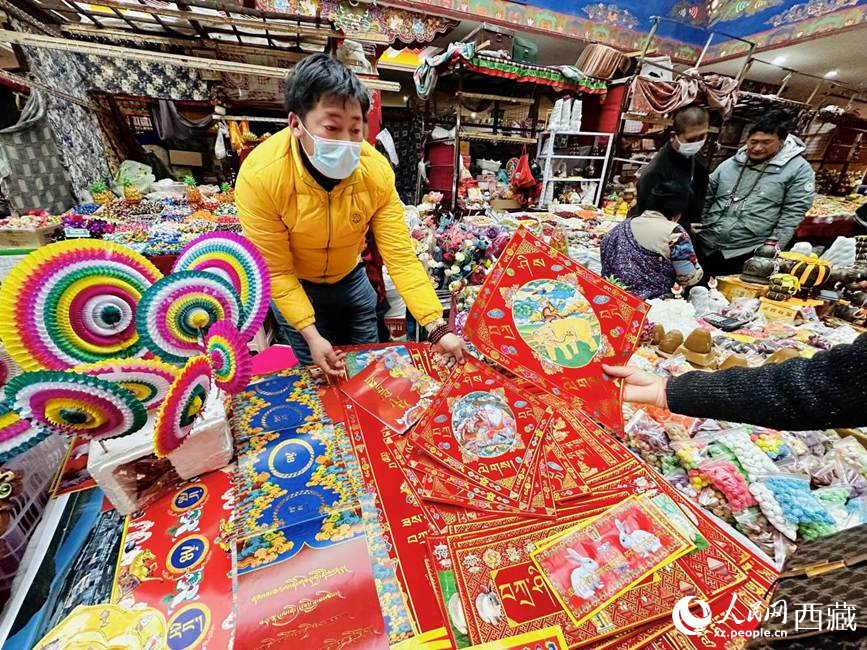 藏式春聯(lián)。人民網(wǎng) 次仁羅布攝