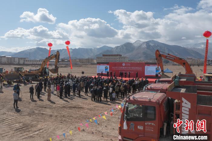圖為2023年江蘇援藏項(xiàng)目集中推進(jìn)會(huì)現(xiàn)場(chǎng)?！∝暩聛?lái)松 攝