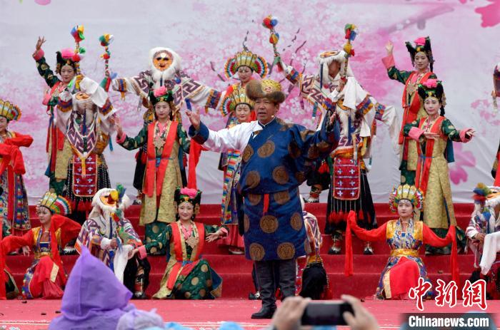 3月28日，西藏林芝第二十屆桃花旅游文化節(jié)開幕式上的文藝表演?！±盍?攝