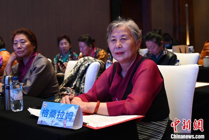 圖為西藏銀發(fā)旅游產(chǎn)品體驗團老年代表?！≮w朗 攝