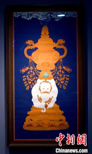 圖為5月16日，展覽中的新創(chuàng)唐卡作品《瑞象承香》。　李林 攝
