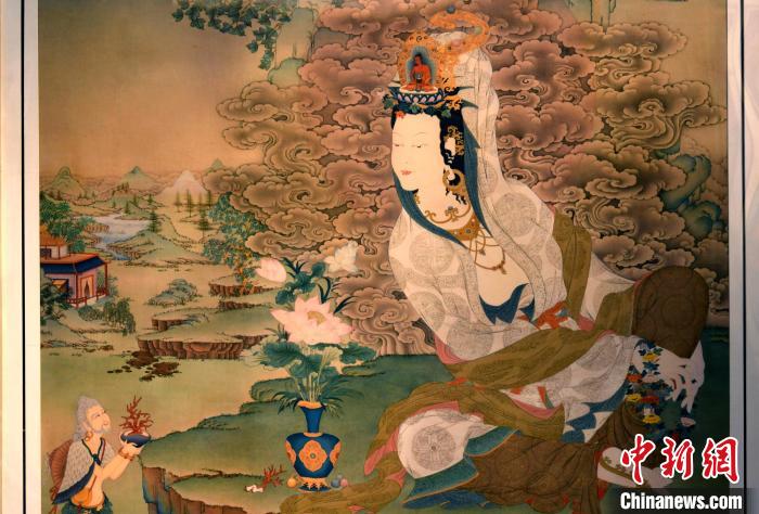 圖為5月16日，展覽中新創(chuàng)唐卡作品《靜息觀音》(局部)?！±盍?攝