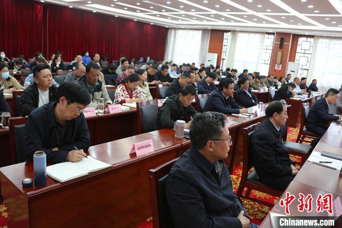 圖為專題黨課現(xiàn)場。　貢桑拉姆 攝