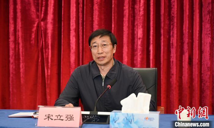 圖為西藏自治區(qū)黨委組織部副部長、第十批援藏干部人才總領(lǐng)隊宋立強致辭。