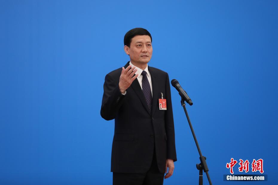3月8日，第十三屆全國人民代表大會(huì)第四次會(huì)議舉行第二場“部長通道”采訪活動(dòng)。圖為中國工業(yè)和信息化部部長肖亞慶通過網(wǎng)絡(luò)視頻方式接受采訪。 <a target='_blank' ><p  align=